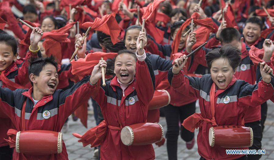 Pupils Learn Folk Arts in Yan'an, China's Shaanxi
